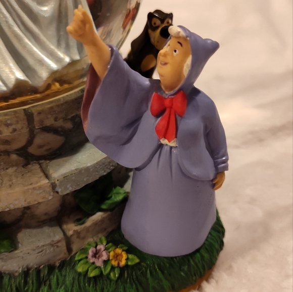 NEW!!! DISNEY CINDERELLA SNOW GLOBE - Picture 5 of 13